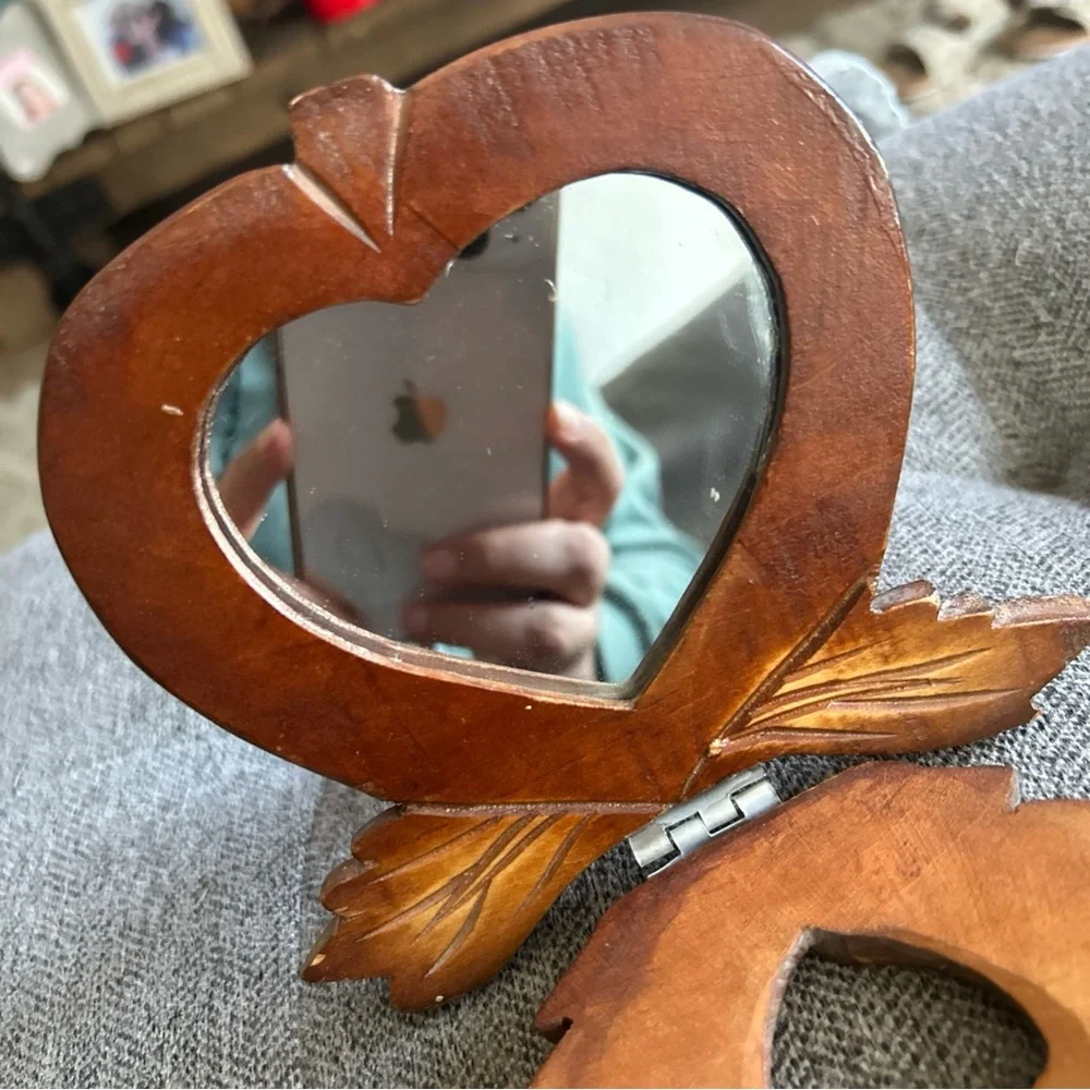 Romantic Brown Wooden Mirror Decor